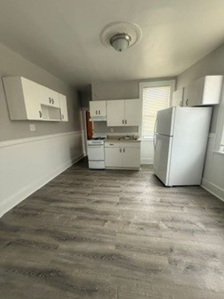 164 N Washington St - Photo 3 of 7
