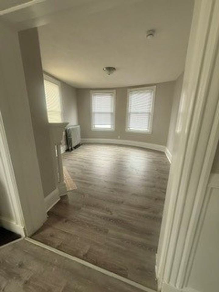164 N Washington St - Photo 5 of 7