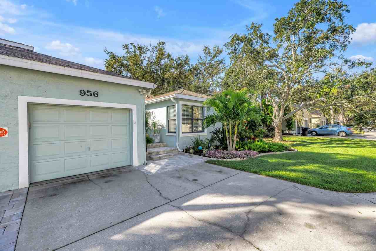 956 San Carlos Ct Ne - Photo 3 of 50