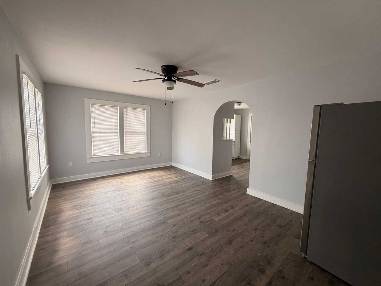 305 Se 4th St - Photo 2 of 10