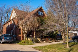 featured image of 954 W 6th St