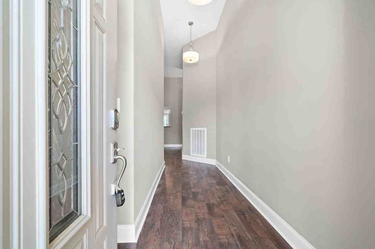 515 Sourwood Dr - Photo 4 of 29