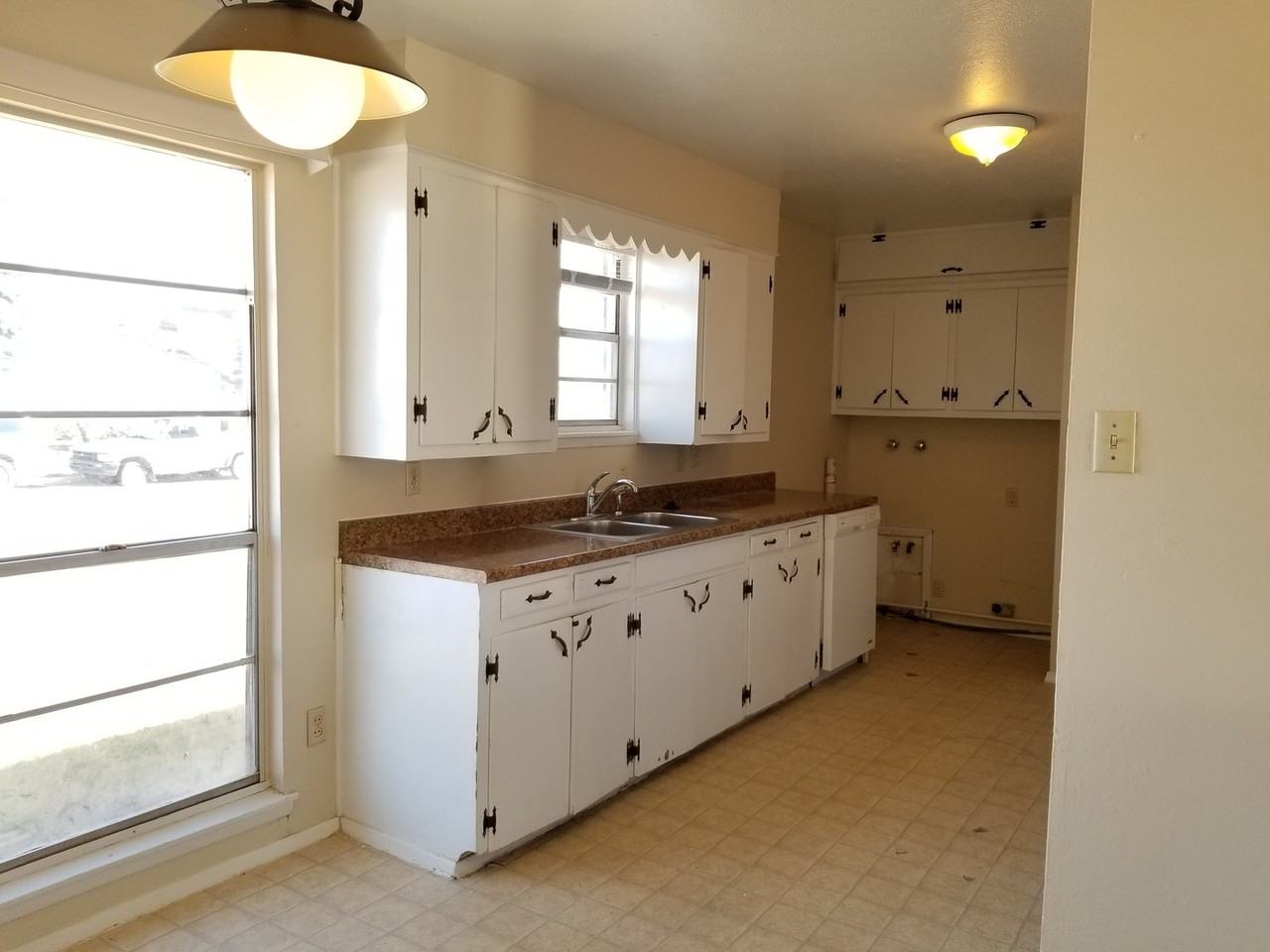 3108 Duckworth Ave - Photo 5 of 17