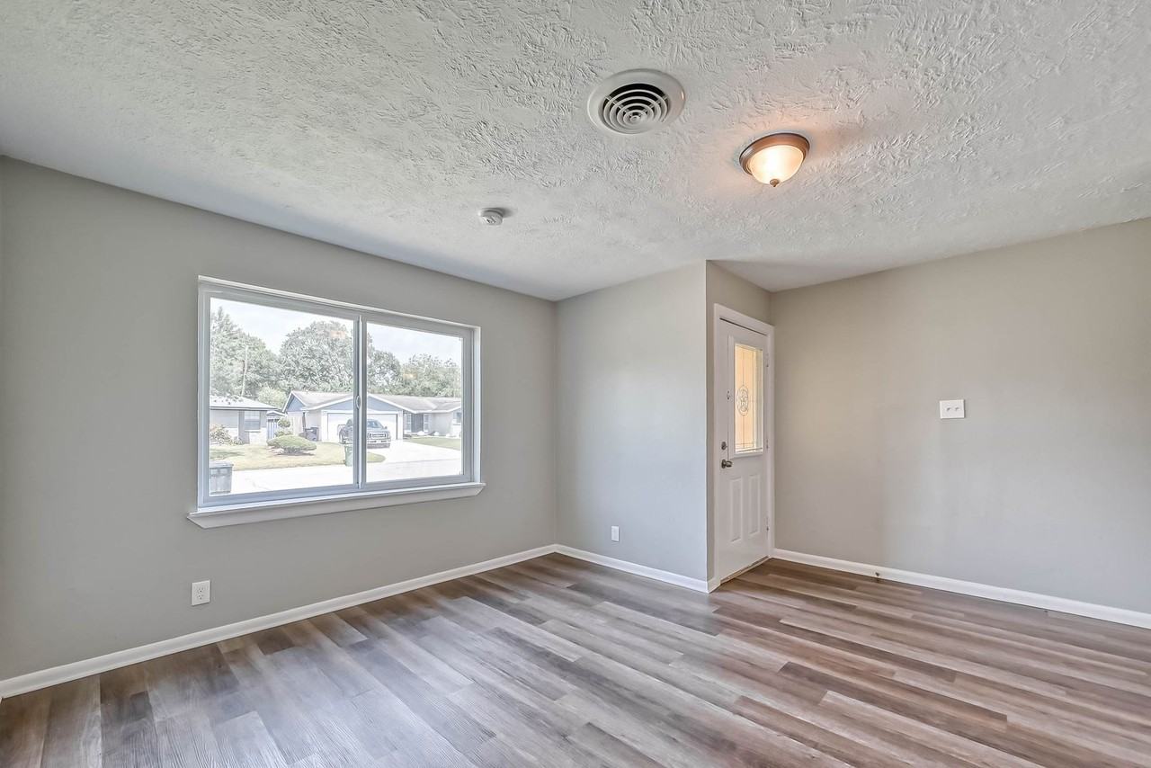 5606 Elm Springs Dr - Photo 3 of 21