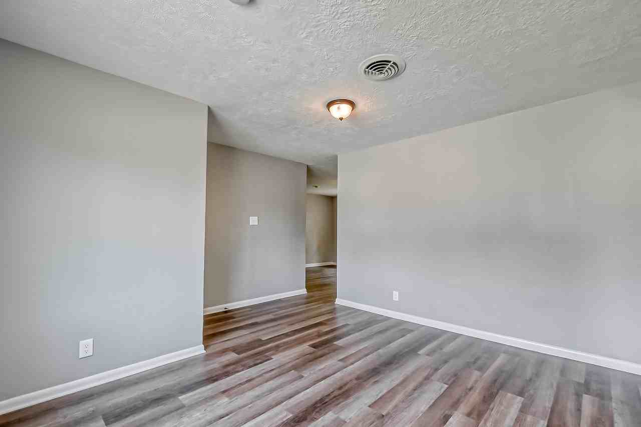 5606 Elm Springs Dr - Photo 4 of 21