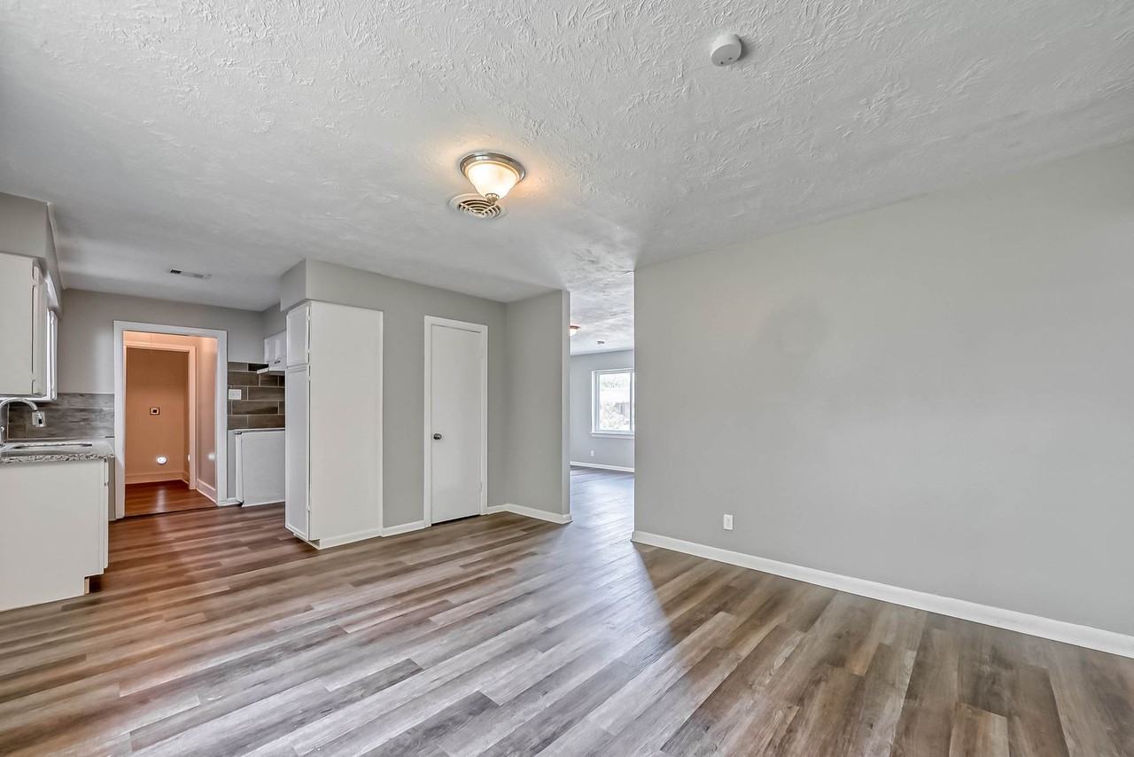 5606 Elm Springs Dr - Photo 5 of 21