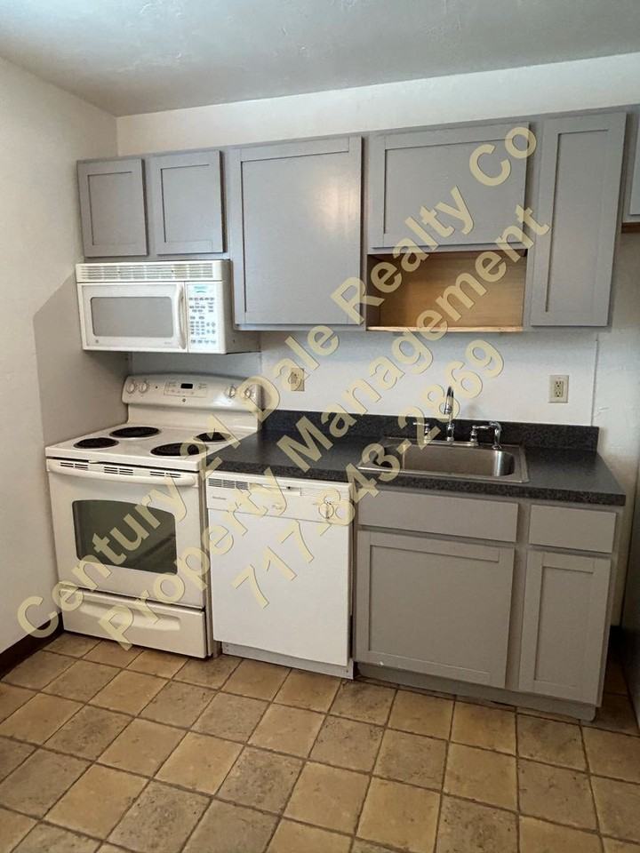 1759 Baron Dr - Photo 4 of 12