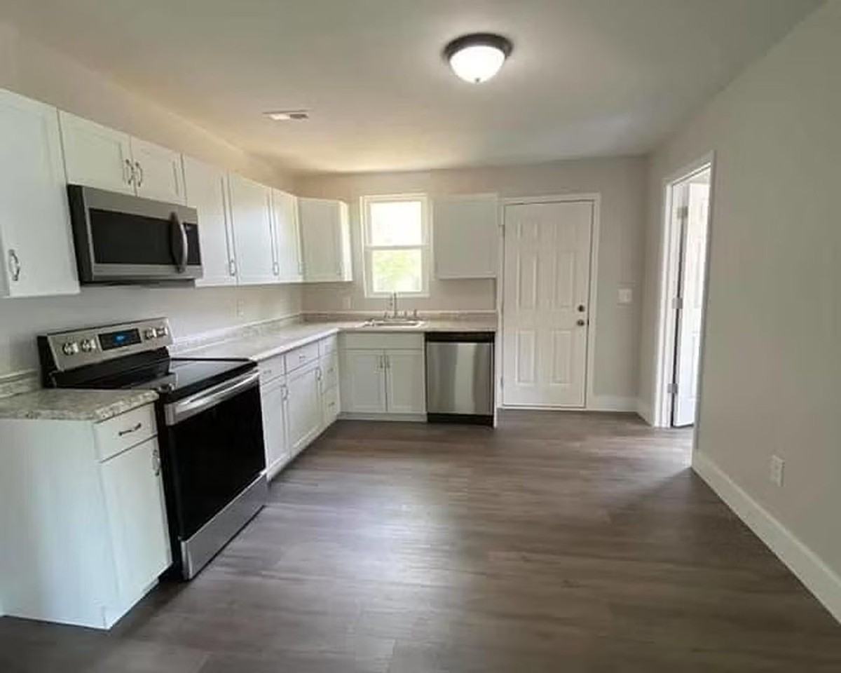1630 Spruce St - Photo 3 of 6