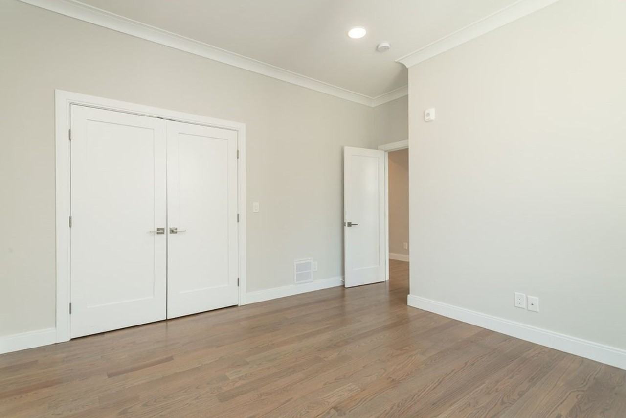 3240 Washington St - Photo 2 of 11