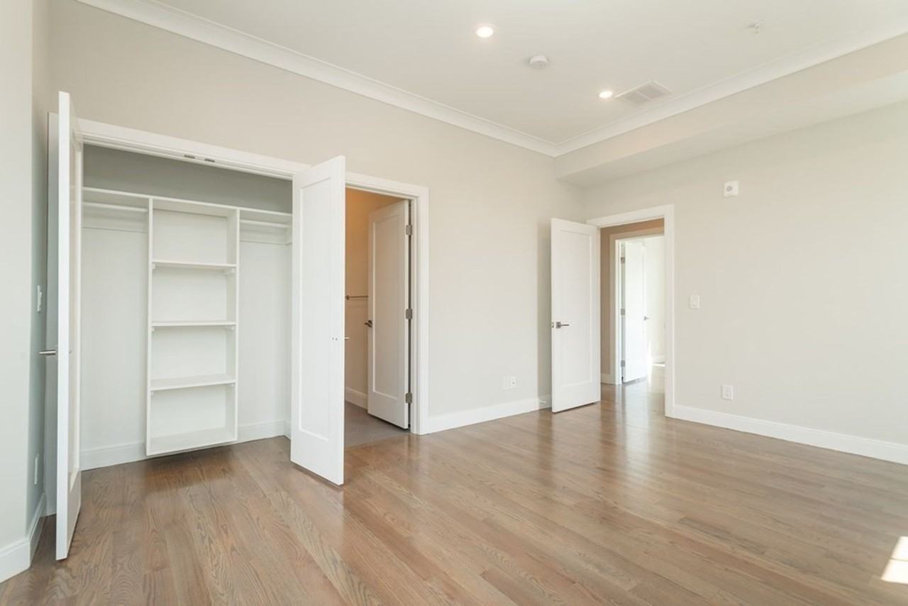 3240 Washington St - Photo 3 of 11