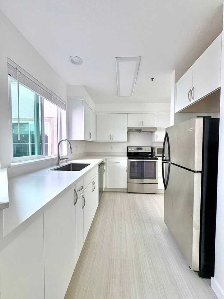1945 Washington St #405 - Photo 6 of 29