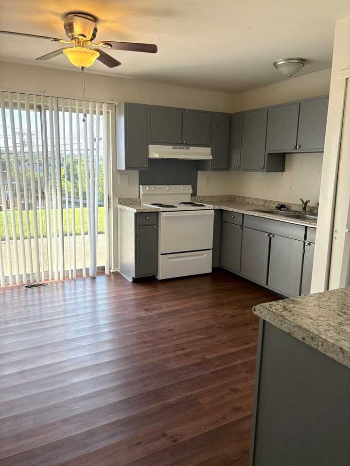 1261 Uhlwood Dr - Photo 3 of 6