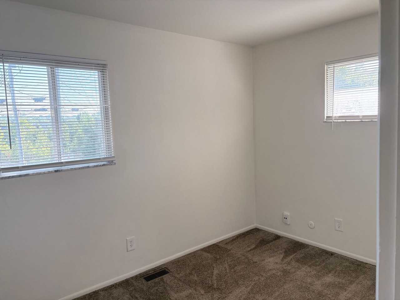 1261 Uhlwood Dr - Photo 4 of 6