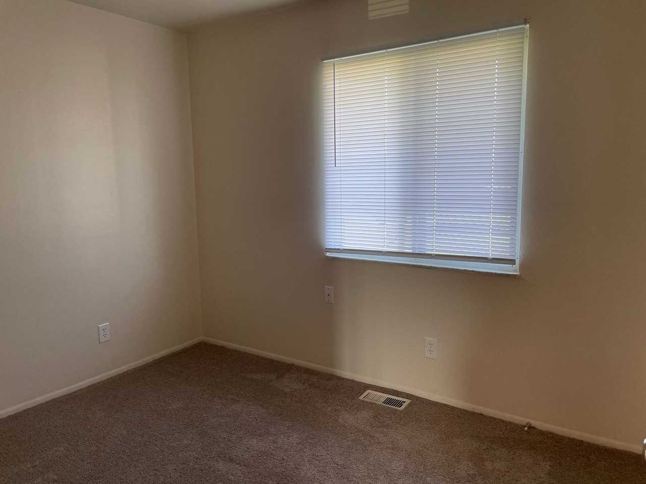1261 Uhlwood Dr - Photo 5 of 6