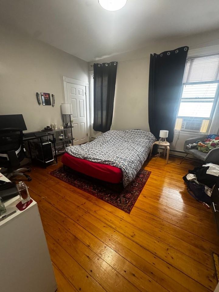 818 Parker St - Photo 3 of 9