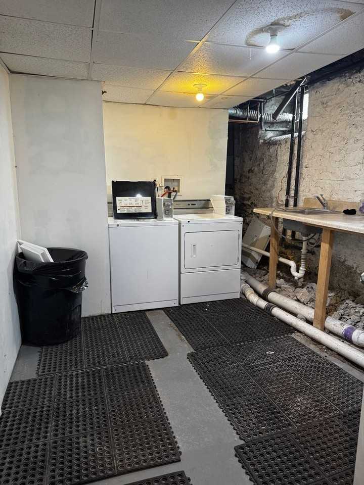 818 Parker St - Photo 4 of 9