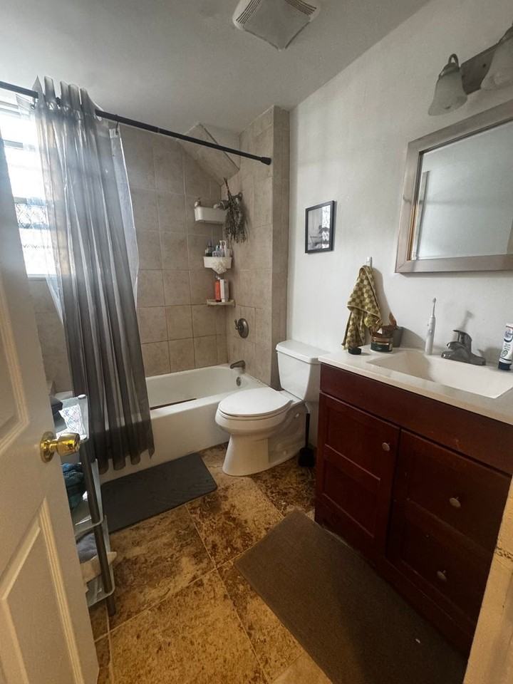 818 Parker St - Photo 5 of 9