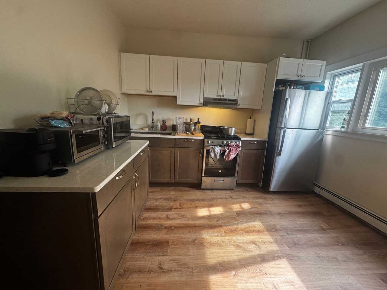 818 Parker St - Photo 6 of 9