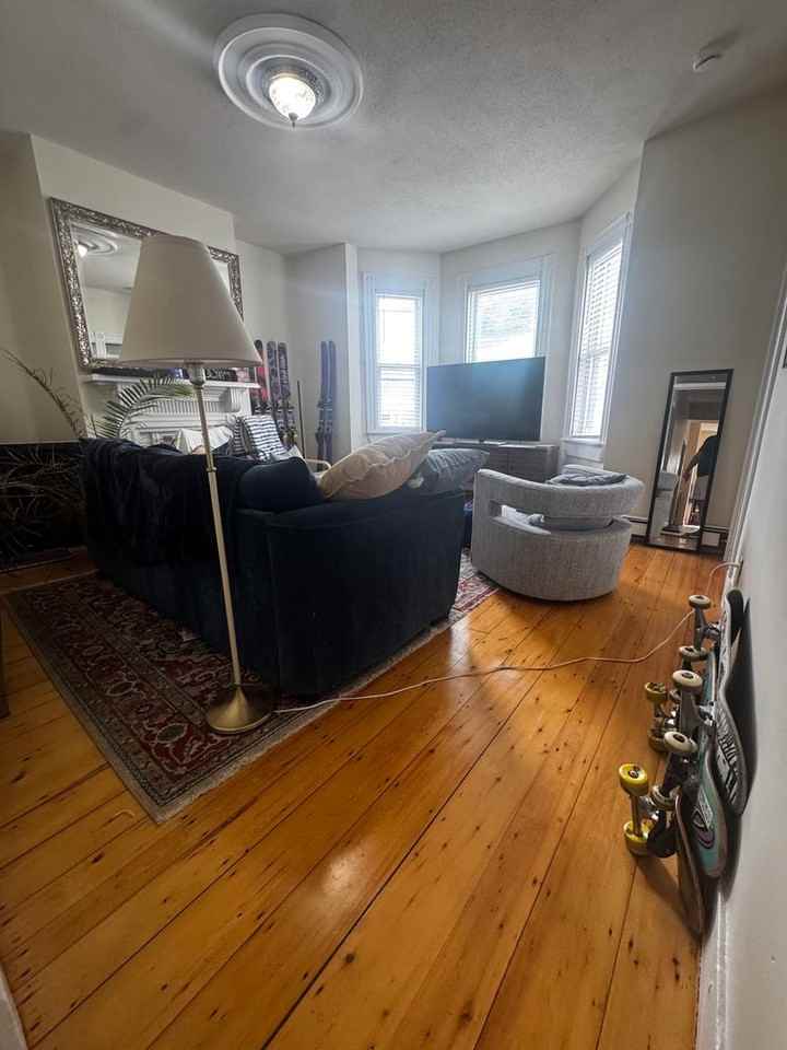 818 Parker St - Photo 7 of 9