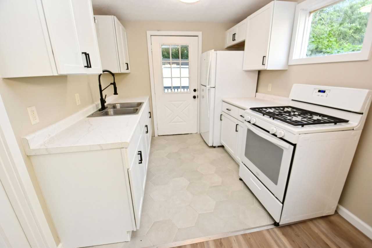 1014 W Bryan St - Photo 2 of 15