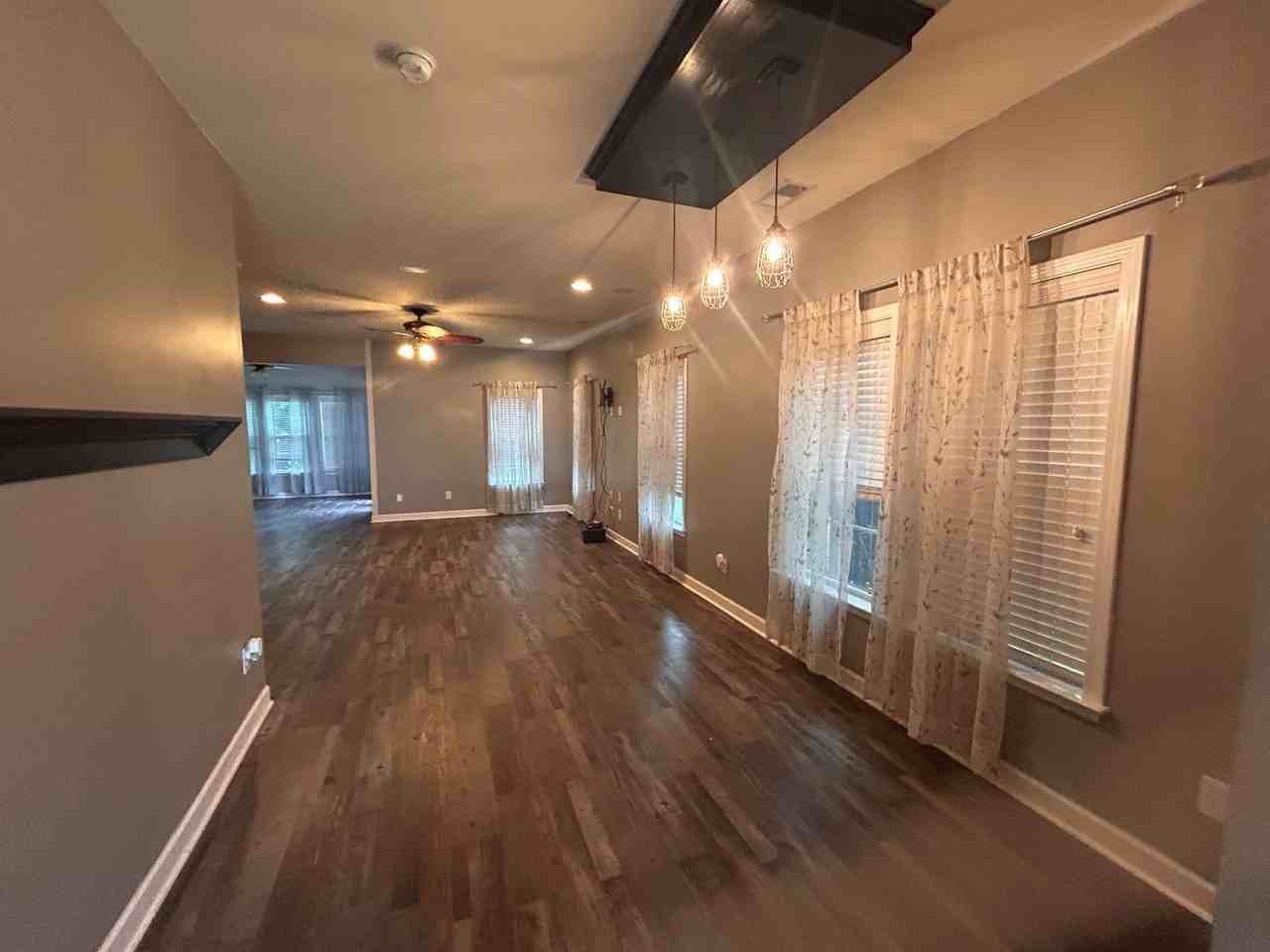 3706 Crescent Way - Photo 3 of 34