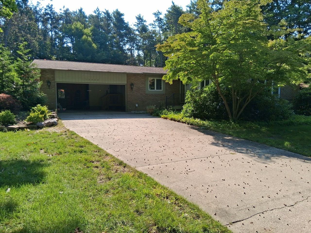 12368 Lakeshore Dr - Photo 3 of 32