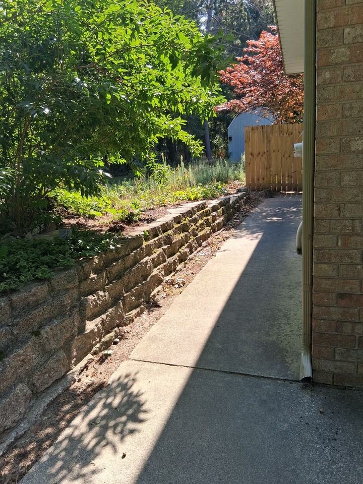 12368 Lakeshore Dr - Photo 4 of 32