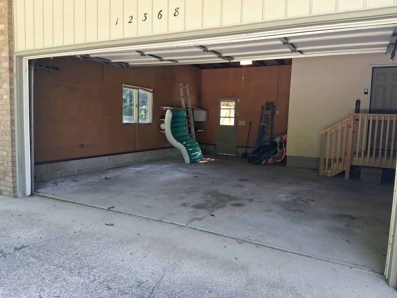 12368 Lakeshore Dr - Photo 5 of 32