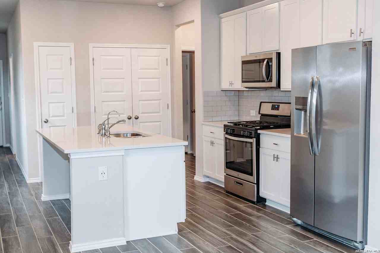 122 Canopy Oak Rd - Photo 2 of 14
