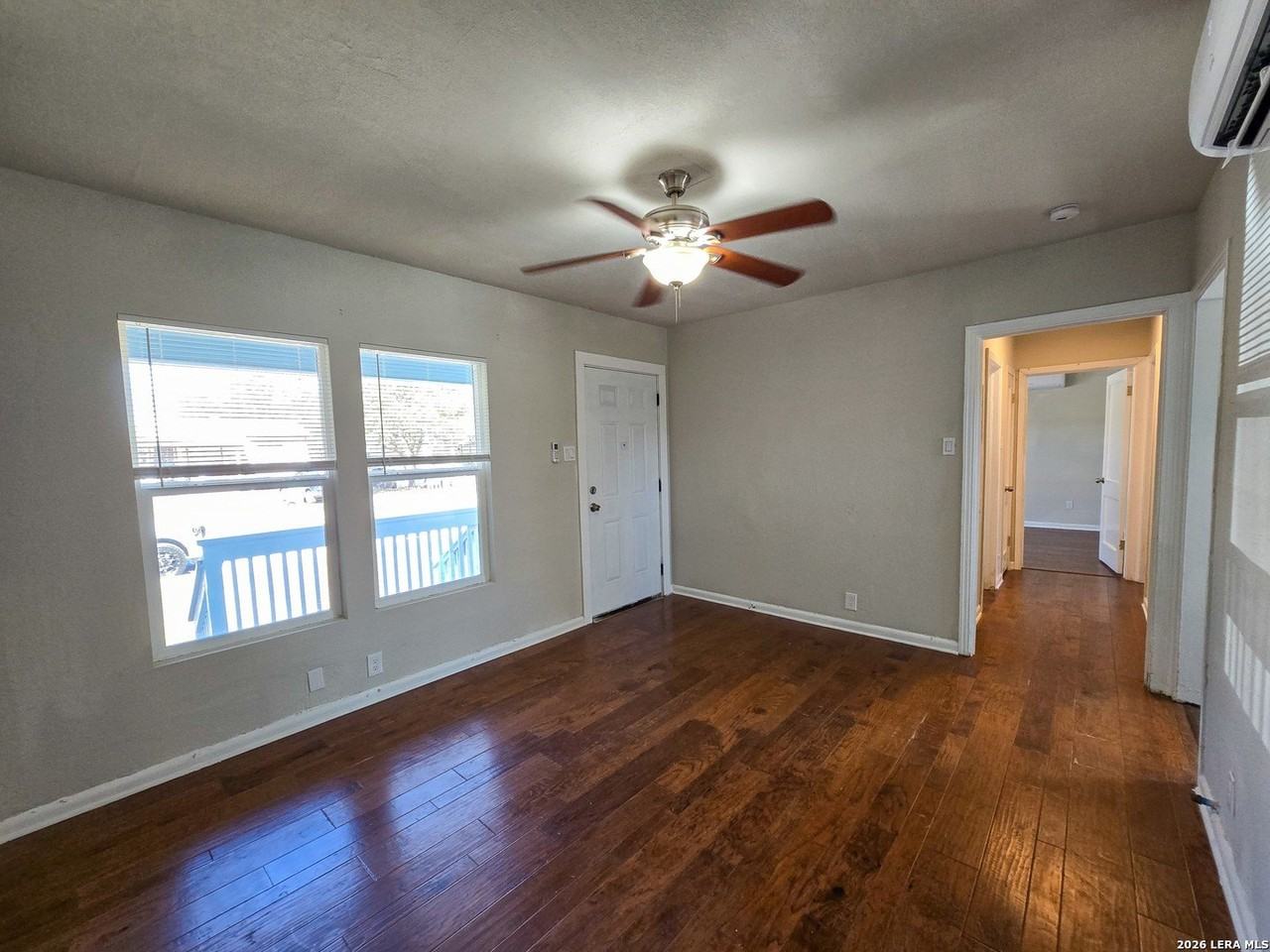 1124 Fenfield Ave - Photo 4 of 11