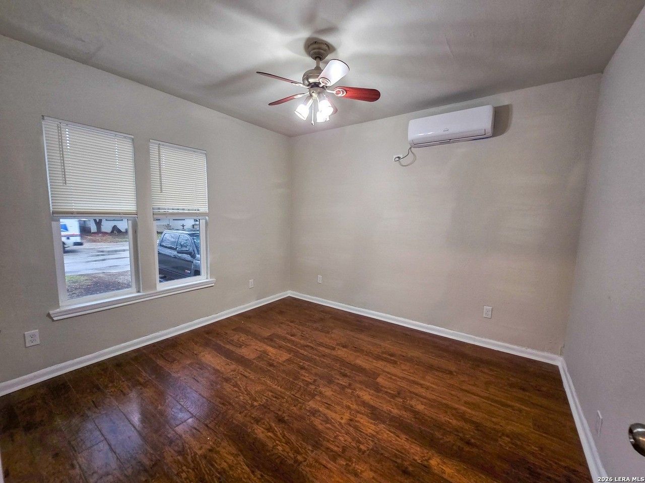 1124 Fenfield Ave - Photo 7 of 11