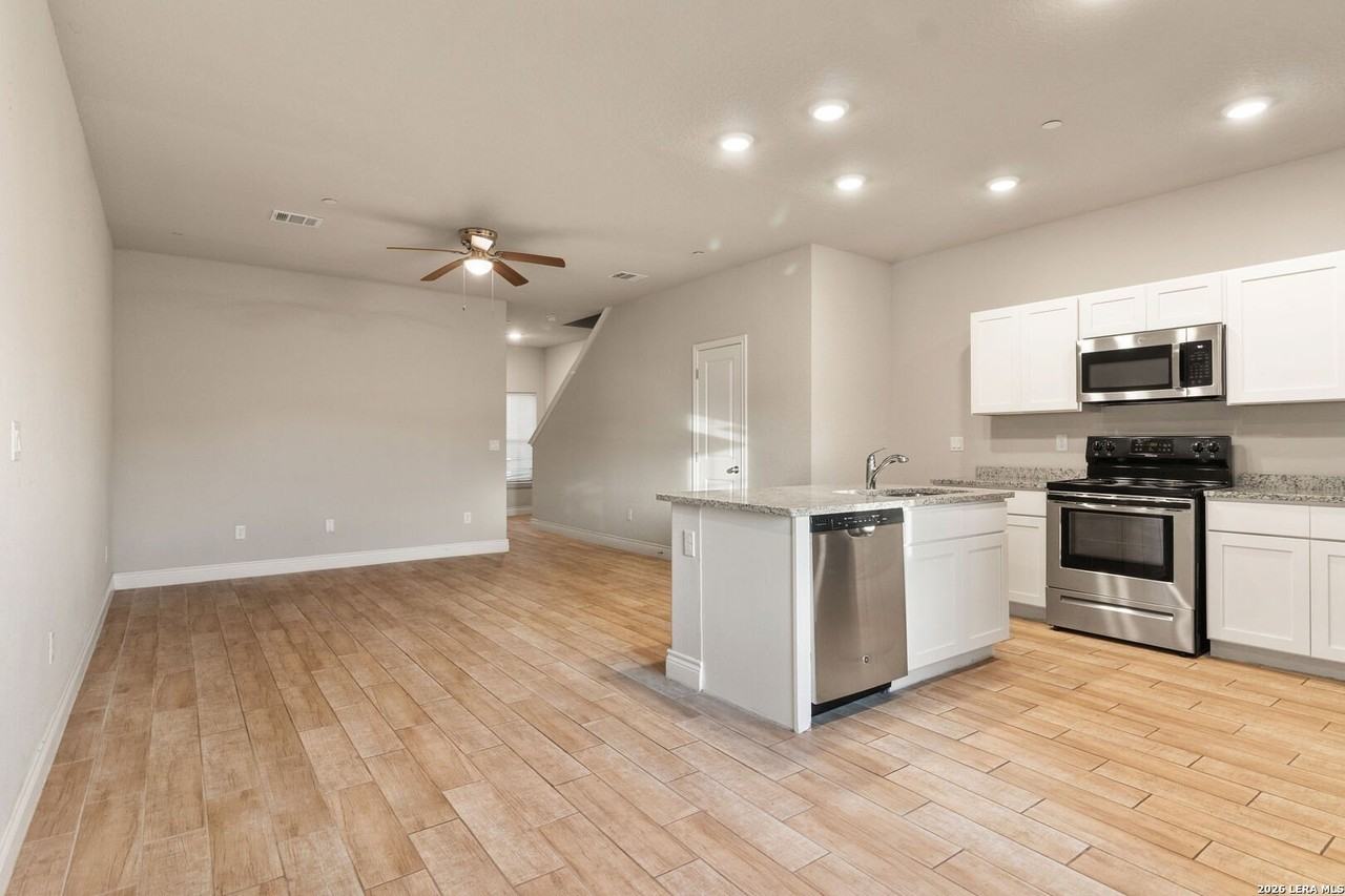 7314 Savannah Brks - Photo 4 of 16