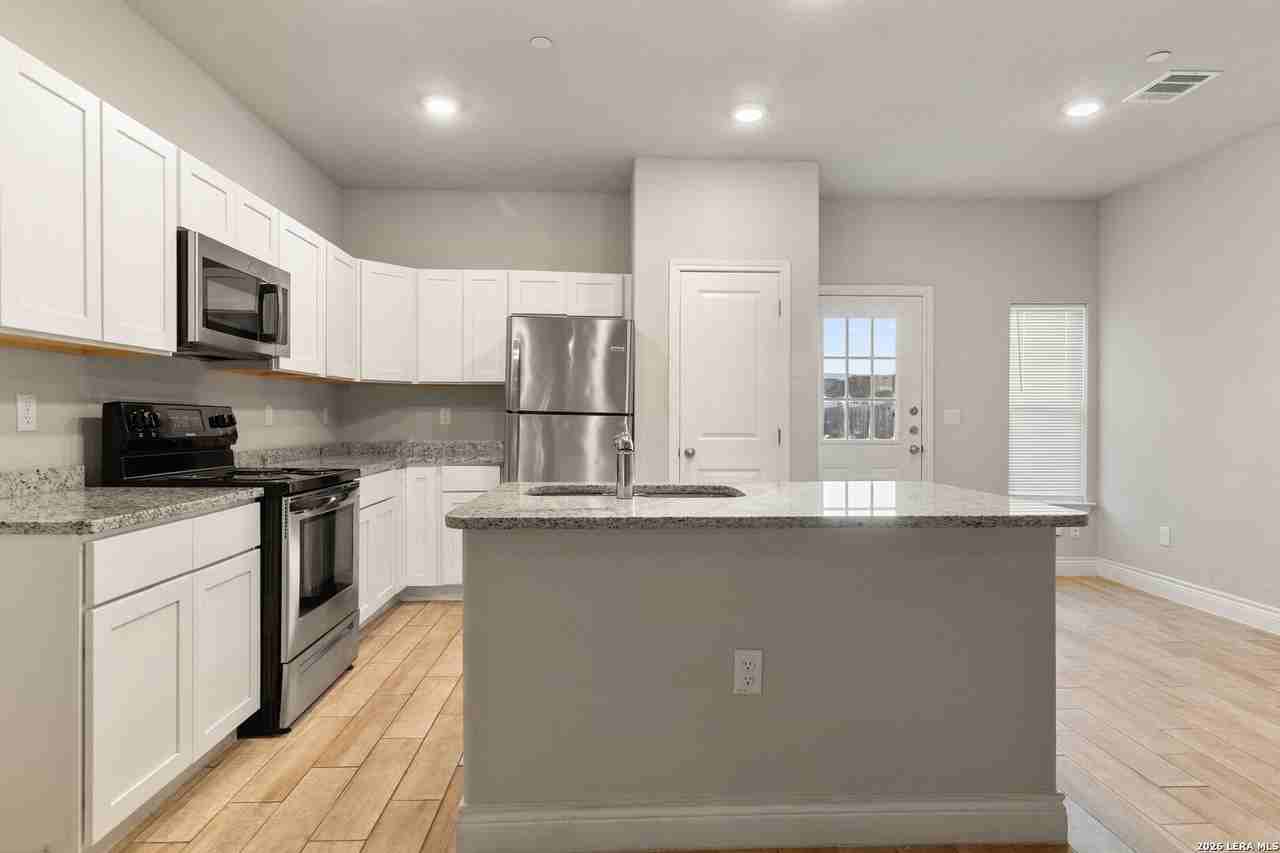 7314 Savannah Brks - Photo 5 of 16