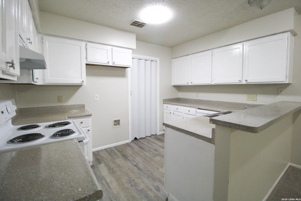 4724 Oakfield Way - Photo 3 of 14