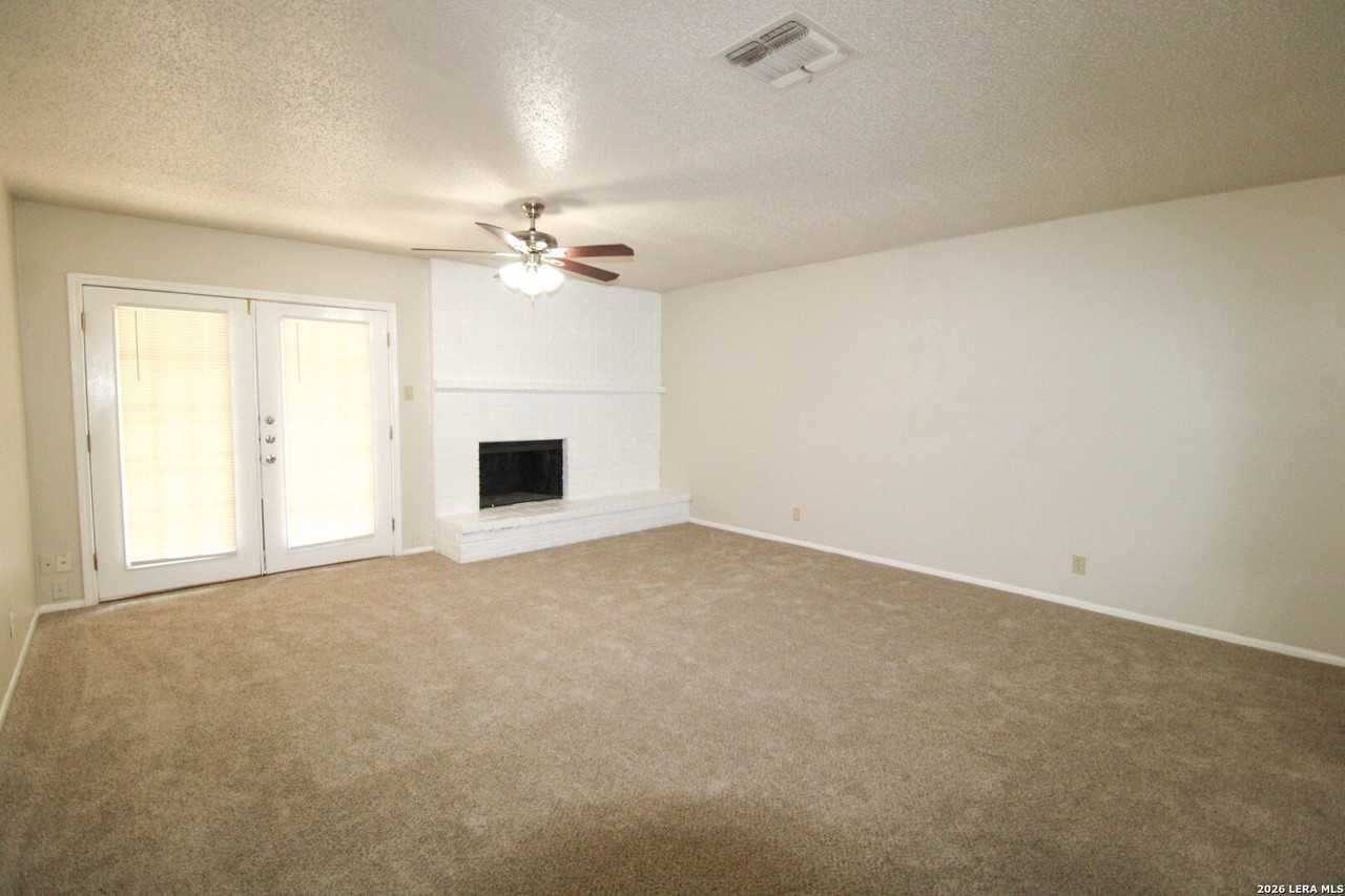 4724 Oakfield Way - Photo 4 of 14