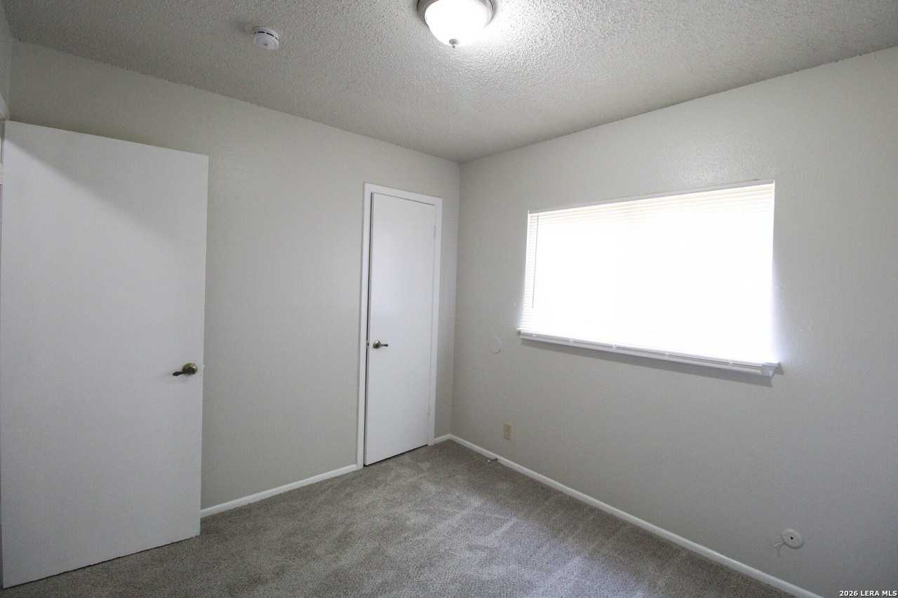 4724 Oakfield Way - Photo 6 of 14
