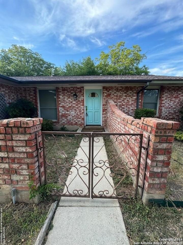 5115 Staplehurst St - Photo 3 of 24