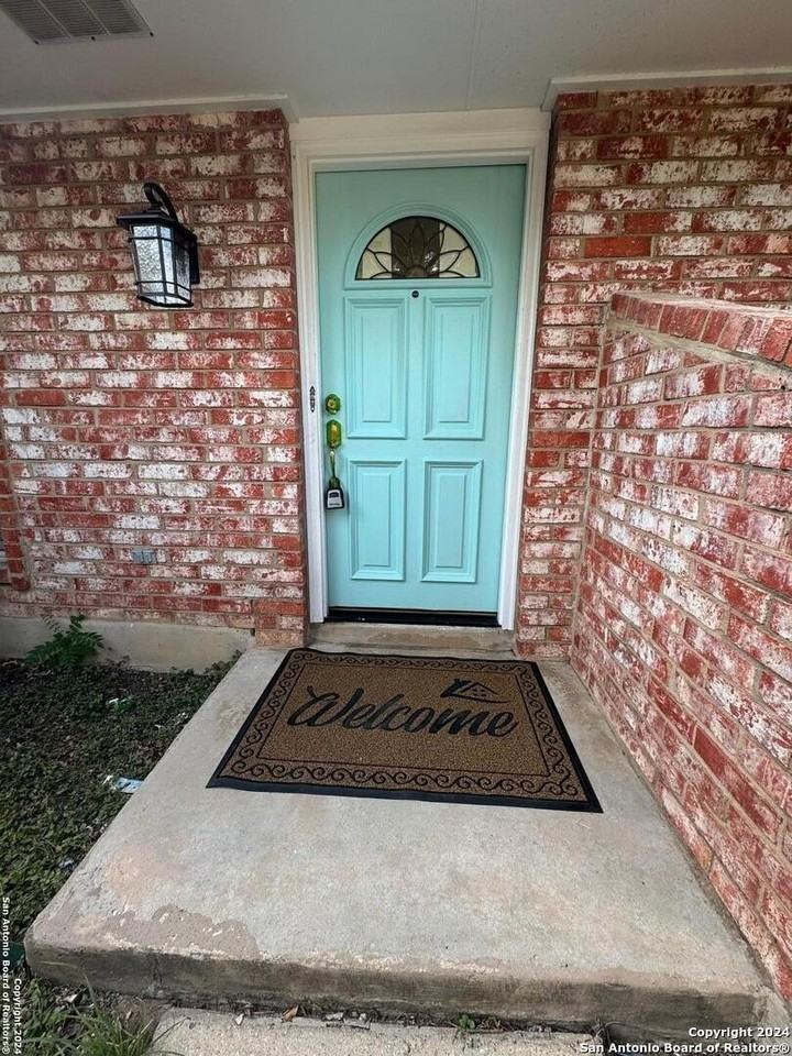 5115 Staplehurst St - Photo 5 of 24