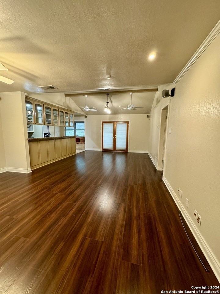 5115 Staplehurst St - Photo 6 of 24