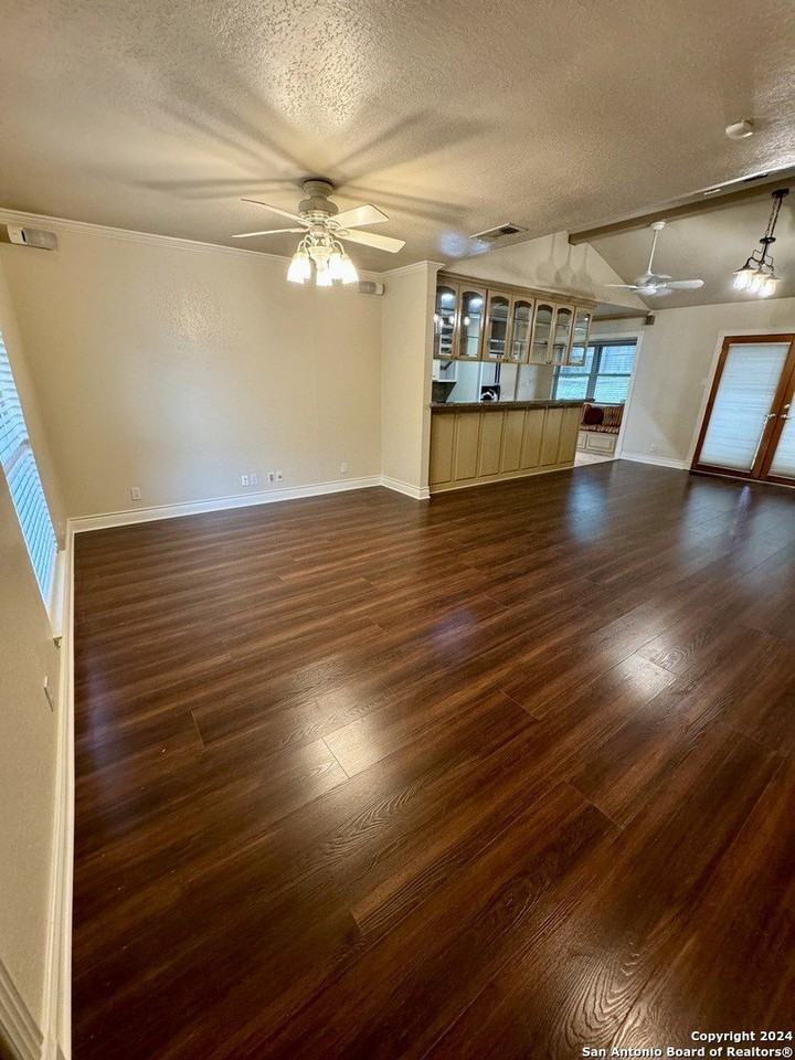 5115 Staplehurst St - Photo 7 of 24