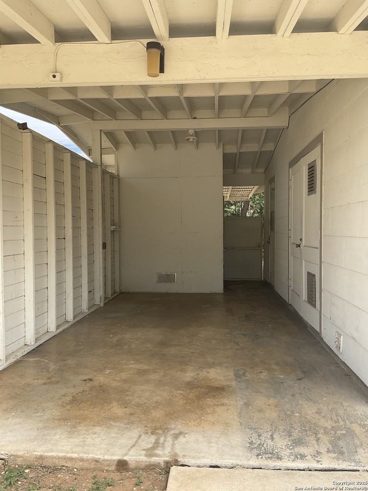 207 Pinehurst Blvd - Photo 2 of 26