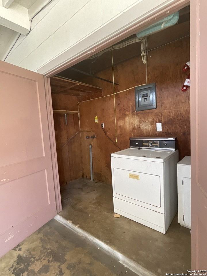 207 Pinehurst Blvd - Photo 3 of 26