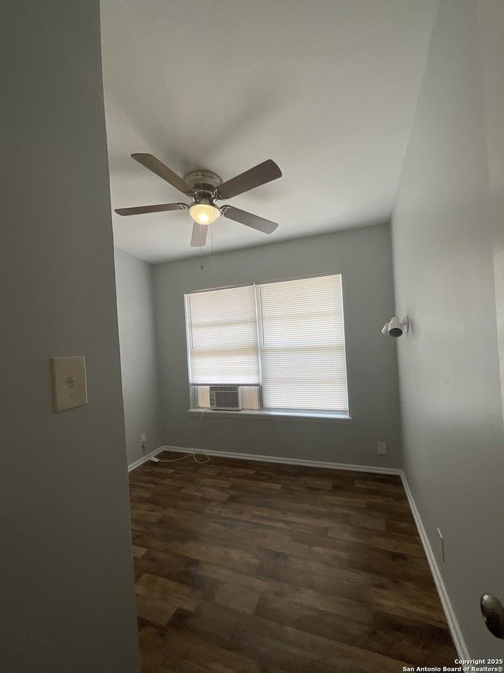 207 Pinehurst Blvd - Photo 5 of 26