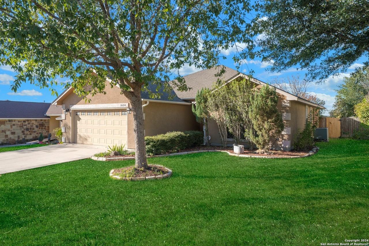 1634 Sunblossom Cir - Photo 2 of 27