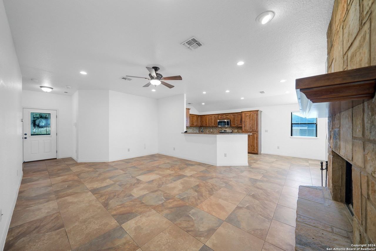 1634 Sunblossom Cir - Photo 7 of 27