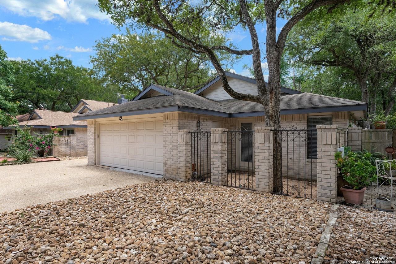 118 Golden Way - Photo 2 of 31