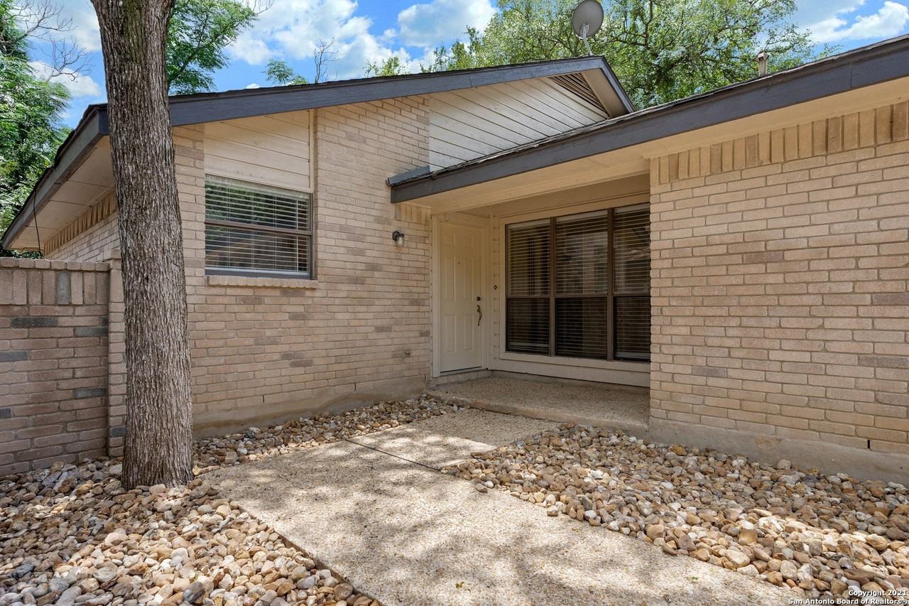118 Golden Way - Photo 4 of 31