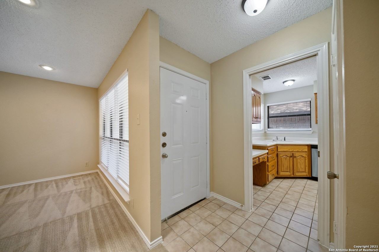 118 Golden Way - Photo 5 of 31
