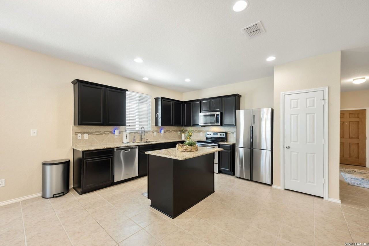 8722 Buggy Ln - Photo 7 of 22