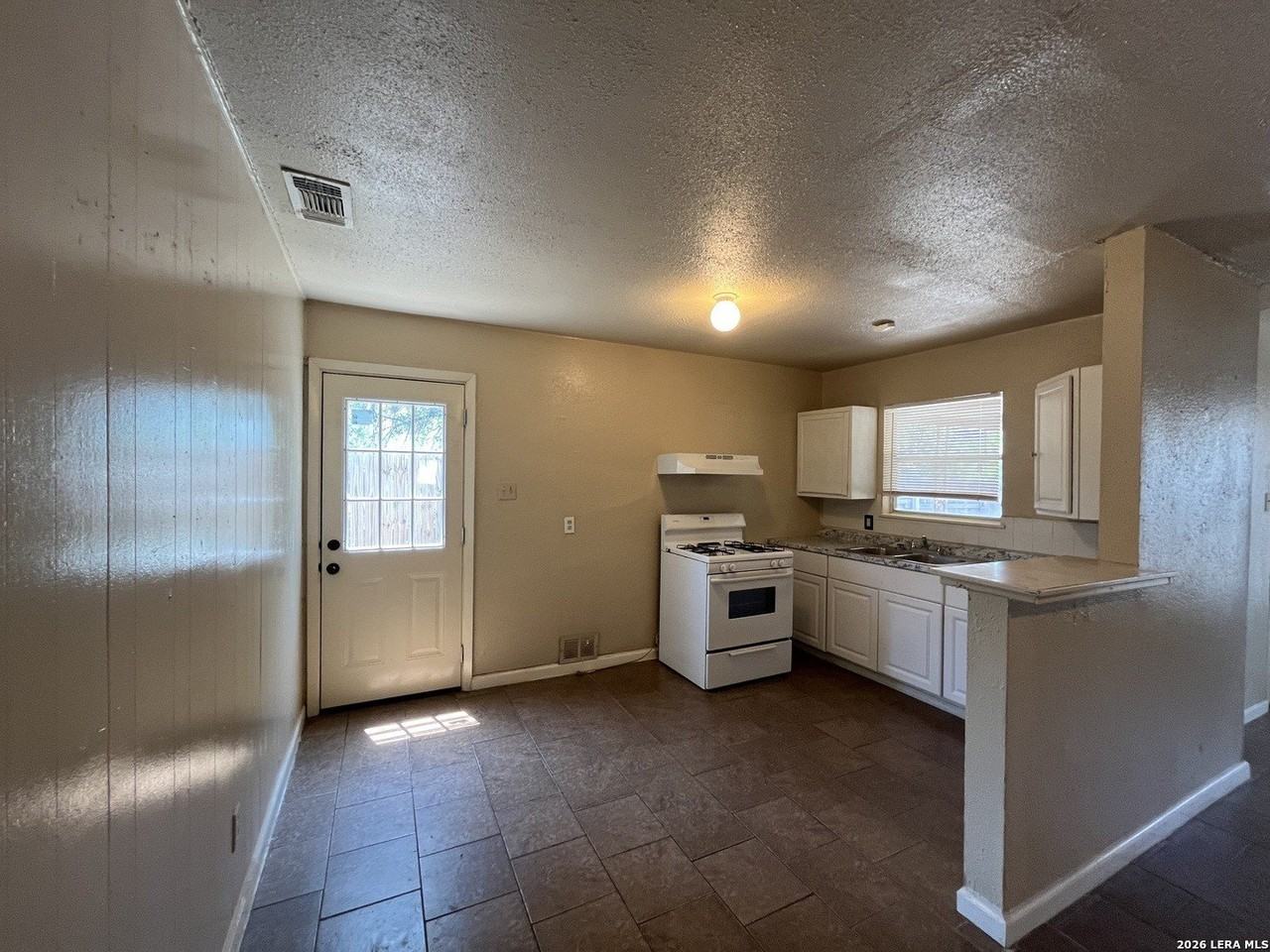 1136 San Francisco - Photo 7 of 20